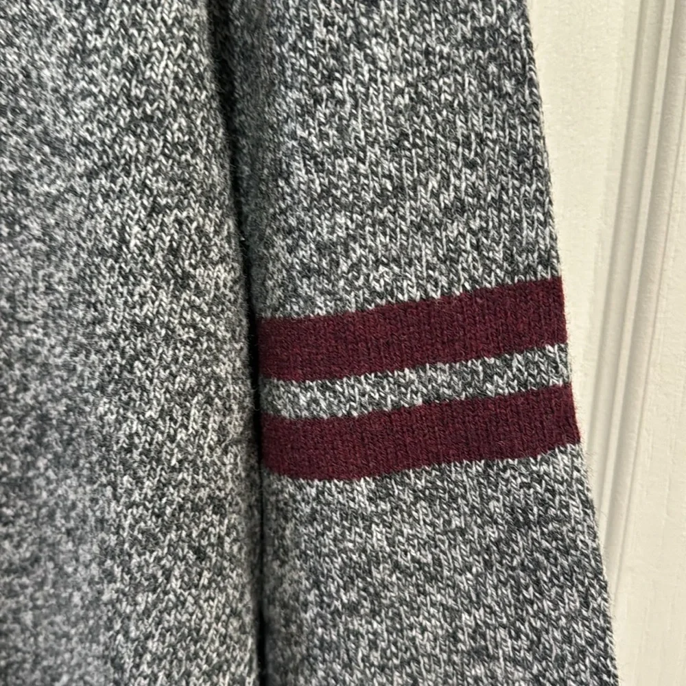 TOMMY HILFIGER V Neck Lambswool Sweater Gray Marled Burgundy Stripes L Large $70